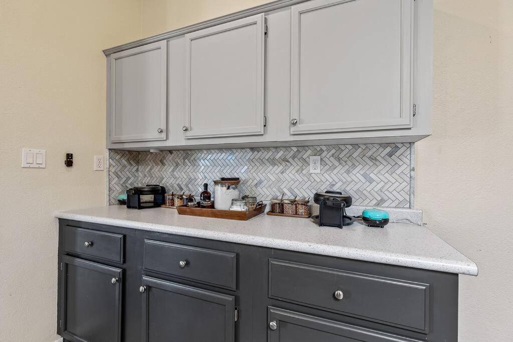Serene Home- Sleeps 16 - Pet Friendly - Hot Tub - Pool -2 Kitchens! Sedona Exterior photo