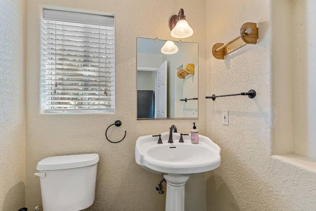 Serene Home- Sleeps 16 - Pet Friendly - Hot Tub - Pool -2 Kitchens! Sedona Exterior photo