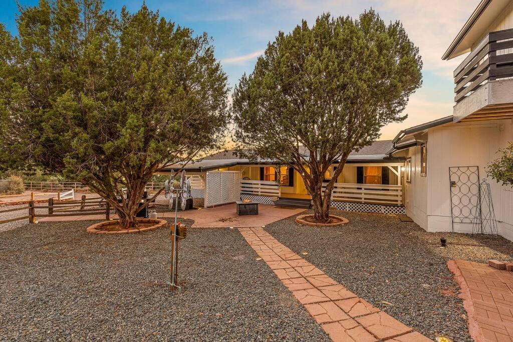 Serene Home- Sleeps 16 - Pet Friendly - Hot Tub - Pool -2 Kitchens! Sedona Exterior photo