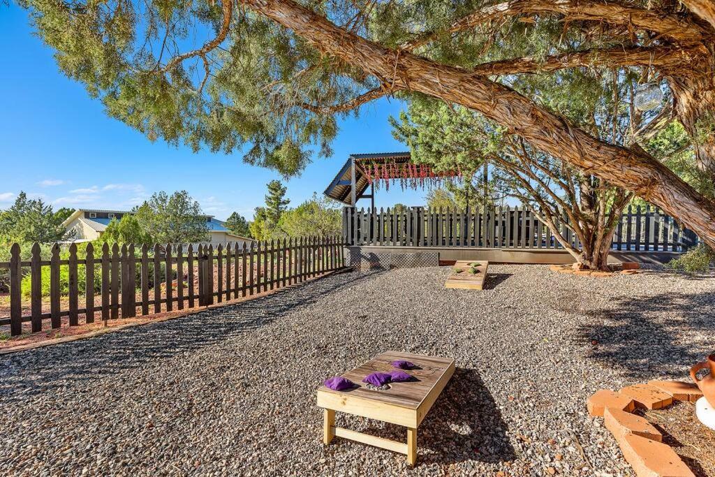 Serene Home- Sleeps 16 - Pet Friendly - Hot Tub - Pool -2 Kitchens! Sedona Exterior photo