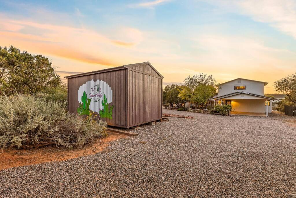 Serene Home- Sleeps 16 - Pet Friendly - Hot Tub - Pool -2 Kitchens! Sedona Exterior photo