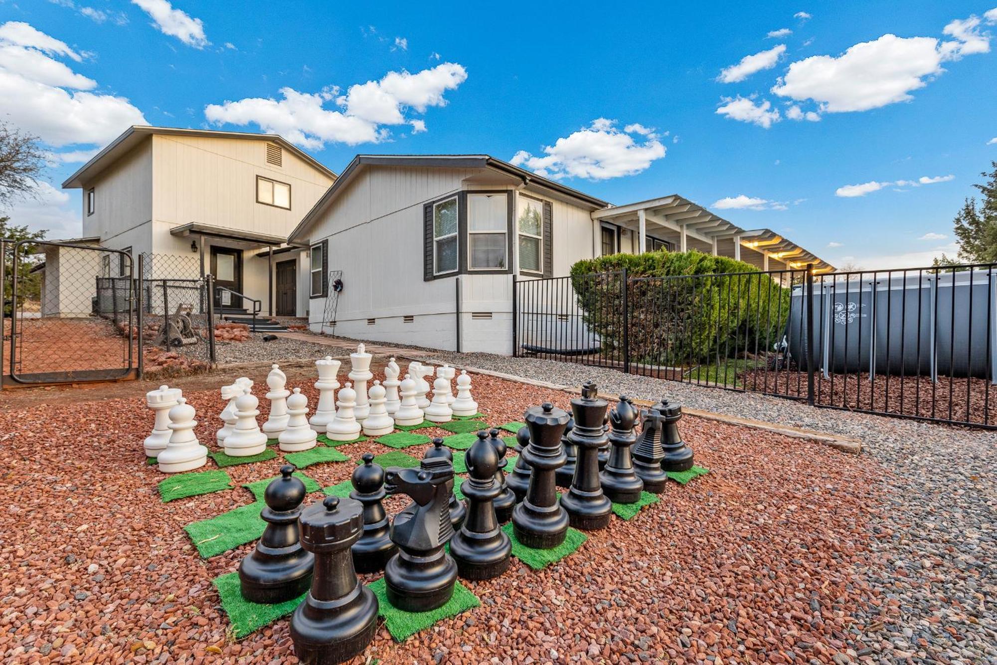 Serene Home- Sleeps 16 - Pet Friendly - Hot Tub - Pool -2 Kitchens! Sedona Exterior photo