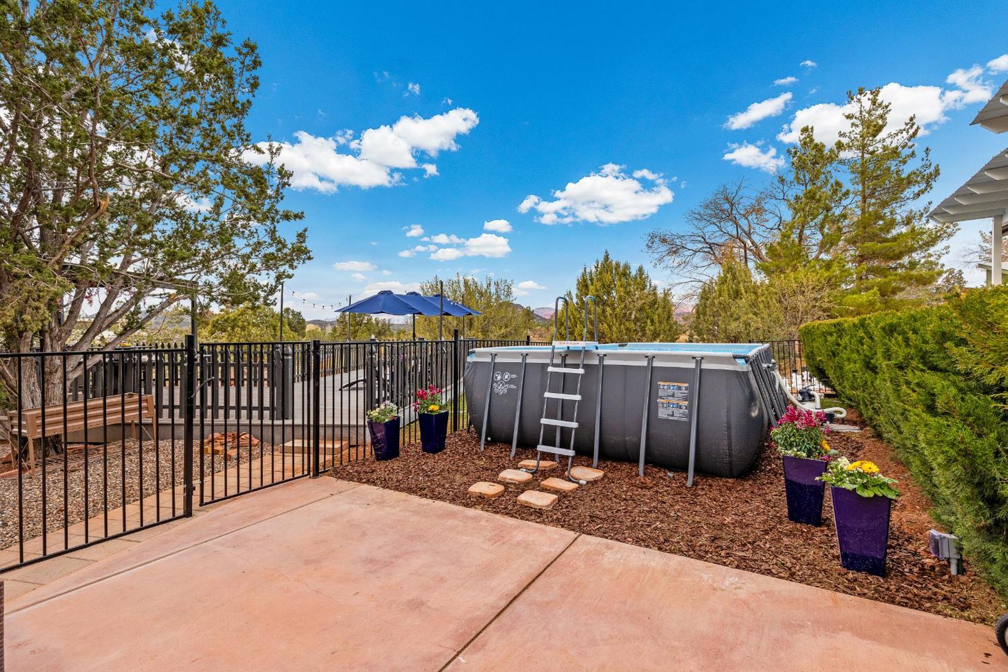 Serene Home- Sleeps 16 - Pet Friendly - Hot Tub - Pool -2 Kitchens! Sedona Exterior photo