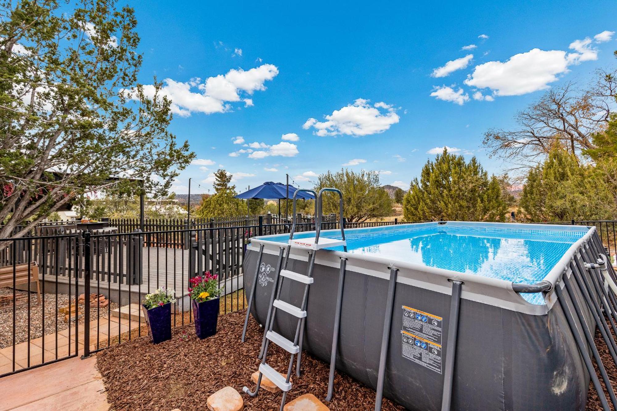 Serene Home- Sleeps 16 - Pet Friendly - Hot Tub - Pool -2 Kitchens! Sedona Exterior photo