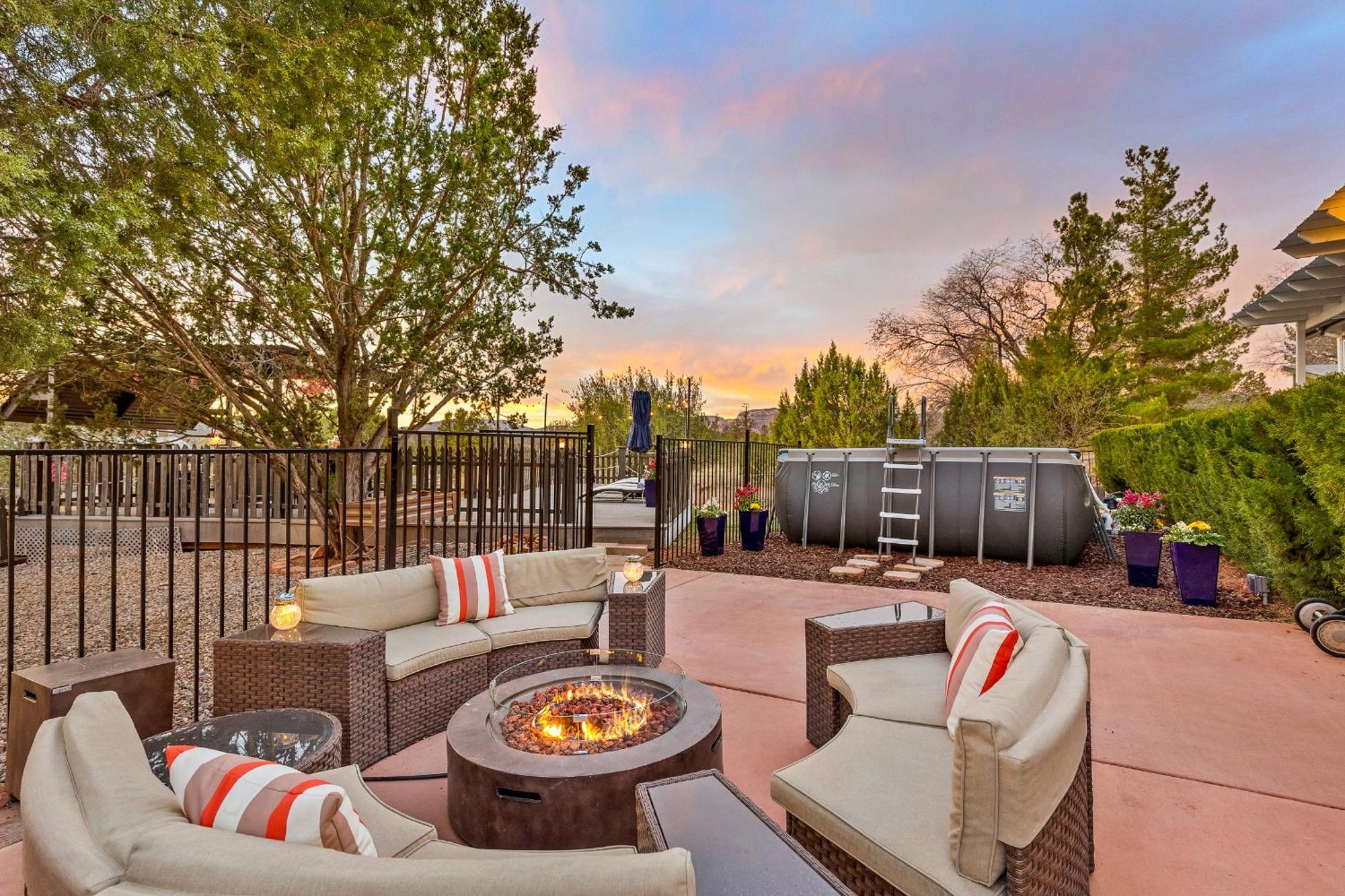 Serene Home- Sleeps 16 - Pet Friendly - Hot Tub - Pool -2 Kitchens! Sedona Exterior photo