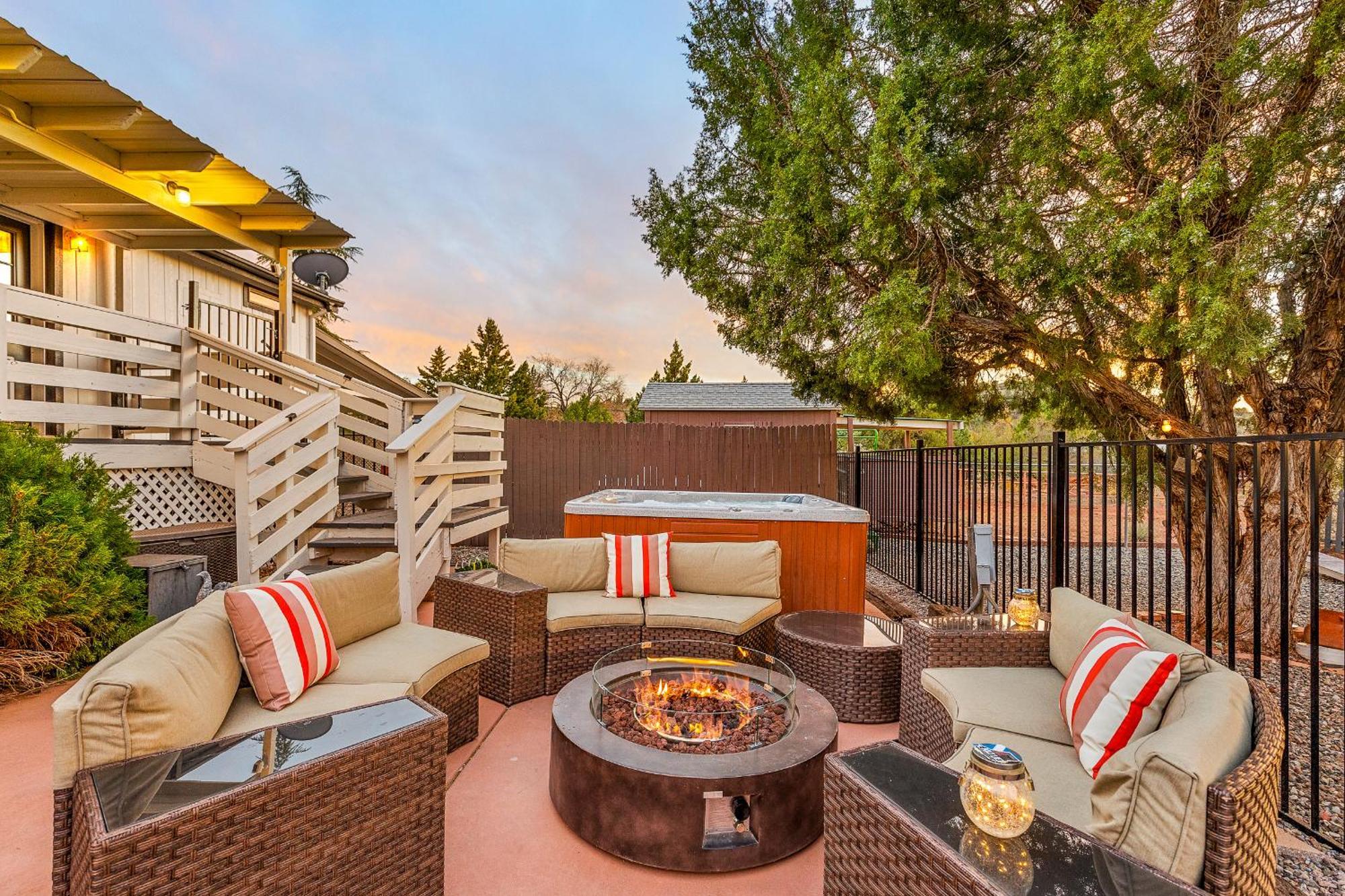 Serene Home- Sleeps 16 - Pet Friendly - Hot Tub - Pool -2 Kitchens! Sedona Exterior photo