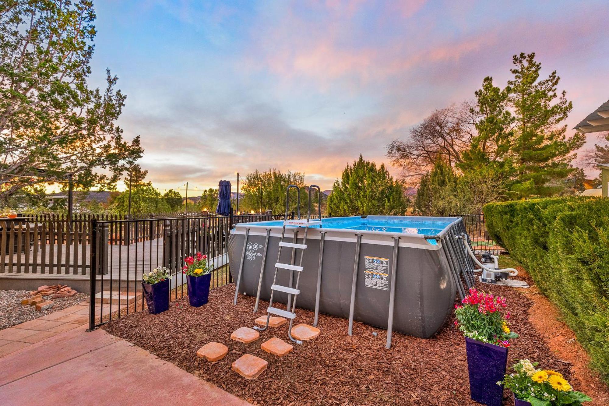 Serene Home- Sleeps 16 - Pet Friendly - Hot Tub - Pool -2 Kitchens! Sedona Exterior photo