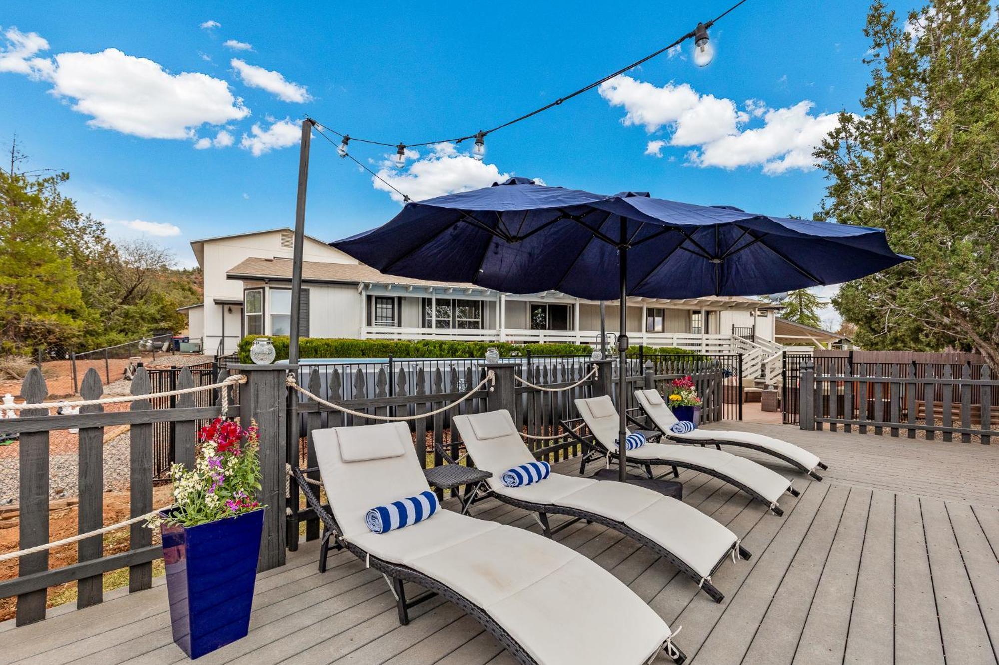 Serene Home- Sleeps 16 - Pet Friendly - Hot Tub - Pool -2 Kitchens! Sedona Exterior photo