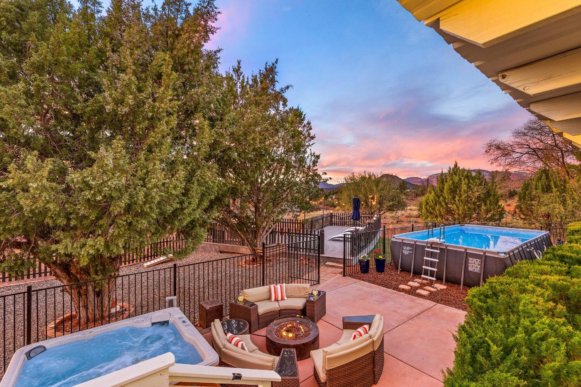 Serene Home- Sleeps 16 - Pet Friendly - Hot Tub - Pool -2 Kitchens! Sedona Exterior photo