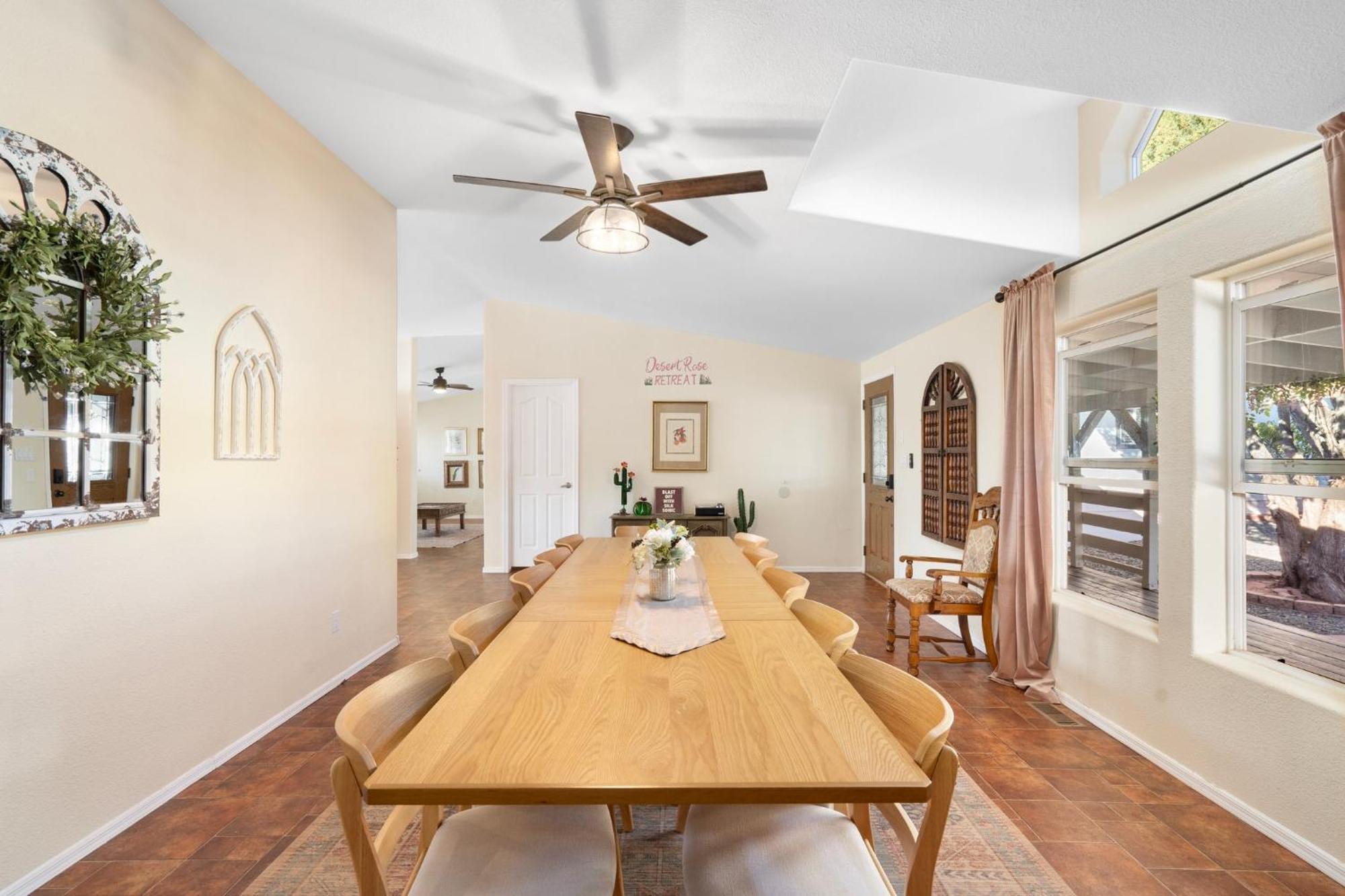 Serene Home- Sleeps 16 - Pet Friendly - Hot Tub - Pool -2 Kitchens! Sedona Exterior photo