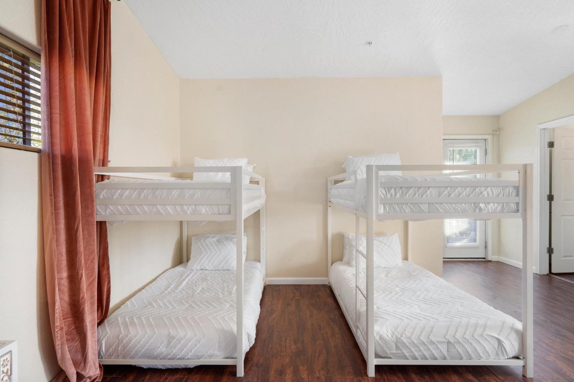 Serene Home- Sleeps 16 - Pet Friendly - Hot Tub - Pool -2 Kitchens! Sedona Exterior photo