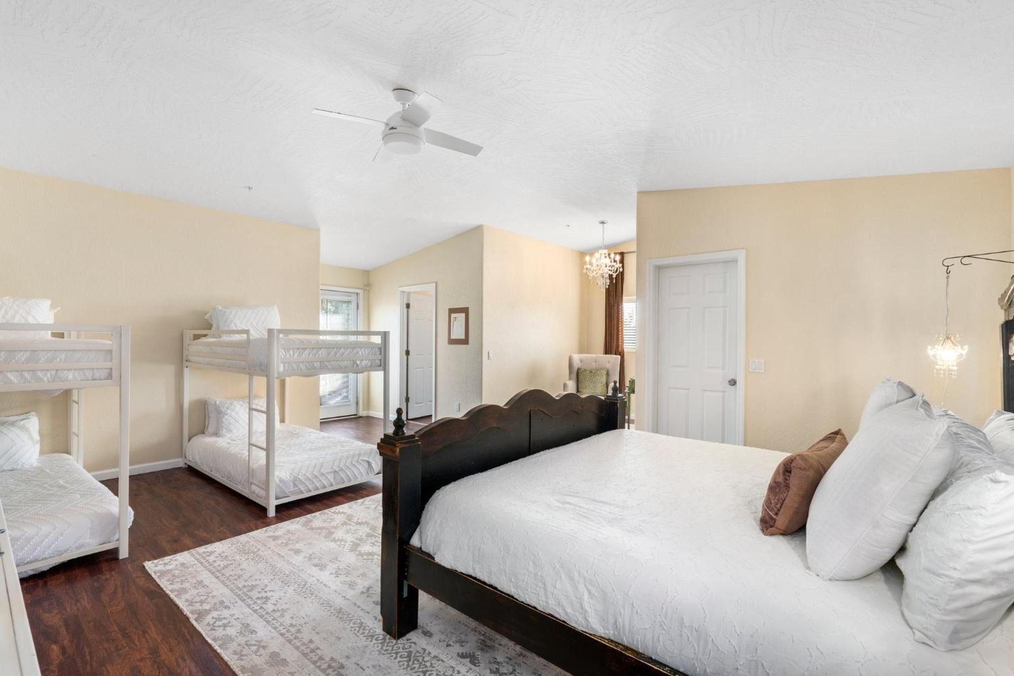 Serene Home- Sleeps 16 - Pet Friendly - Hot Tub - Pool -2 Kitchens! Sedona Exterior photo