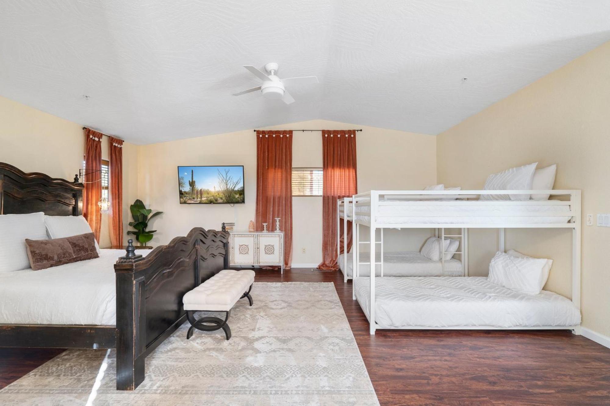 Serene Home- Sleeps 16 - Pet Friendly - Hot Tub - Pool -2 Kitchens! Sedona Exterior photo