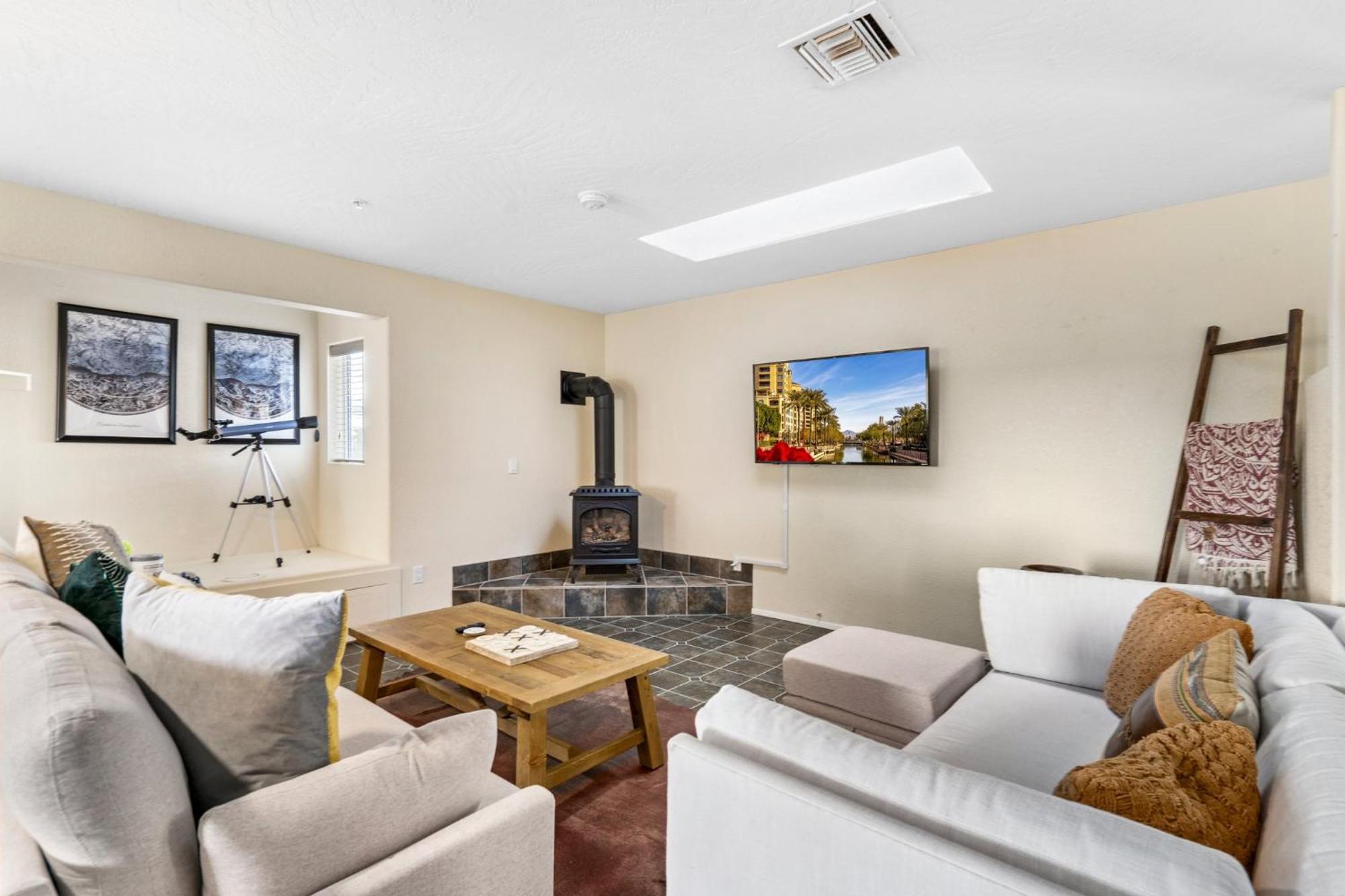 Serene Home- Sleeps 16 - Pet Friendly - Hot Tub - Pool -2 Kitchens! Sedona Exterior photo