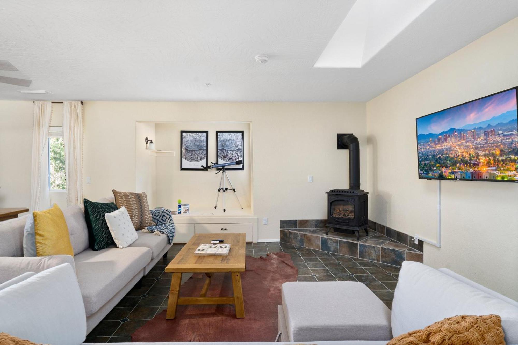 Serene Home- Sleeps 16 - Pet Friendly - Hot Tub - Pool -2 Kitchens! Sedona Exterior photo