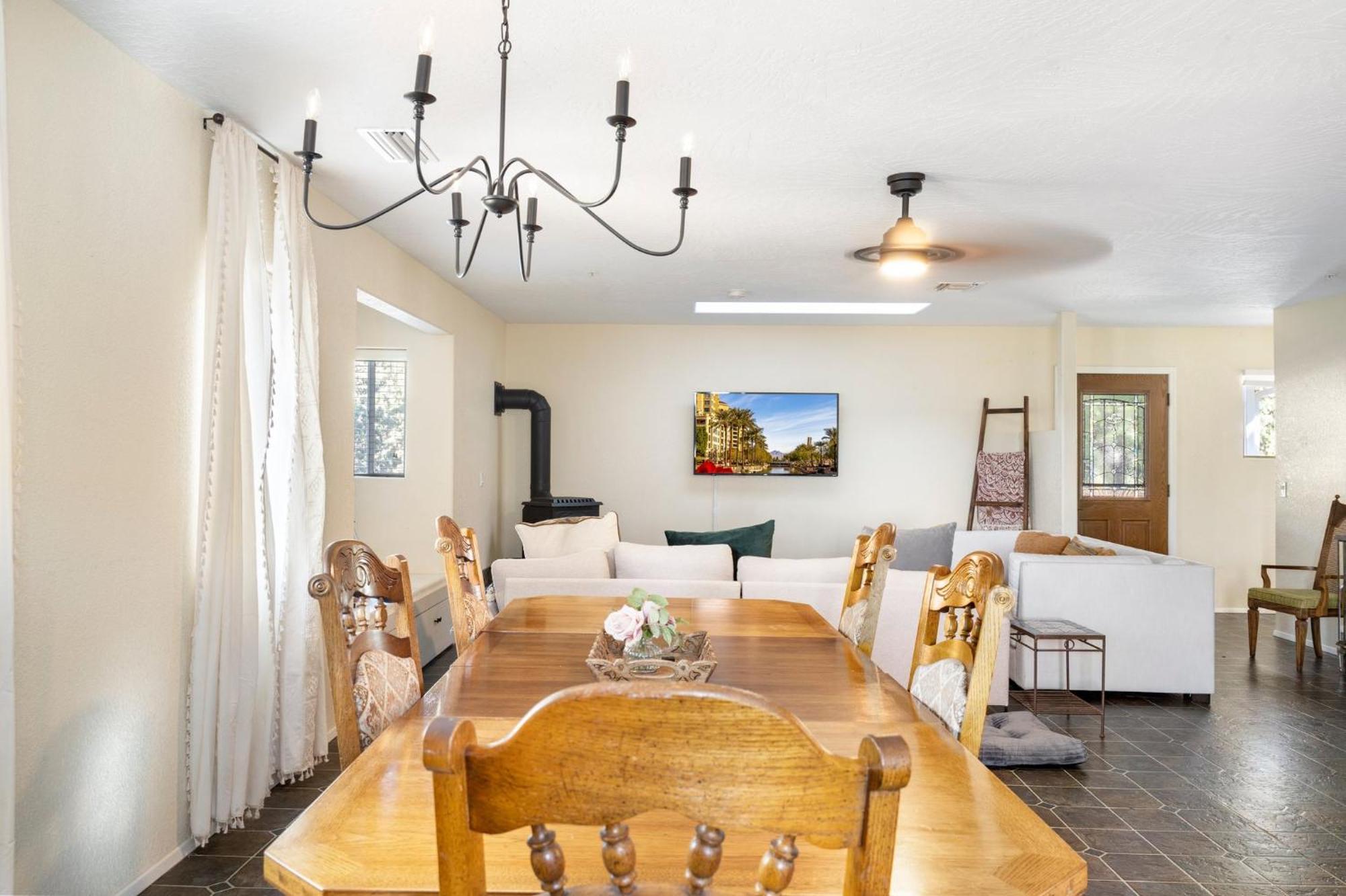 Serene Home- Sleeps 16 - Pet Friendly - Hot Tub - Pool -2 Kitchens! Sedona Exterior photo
