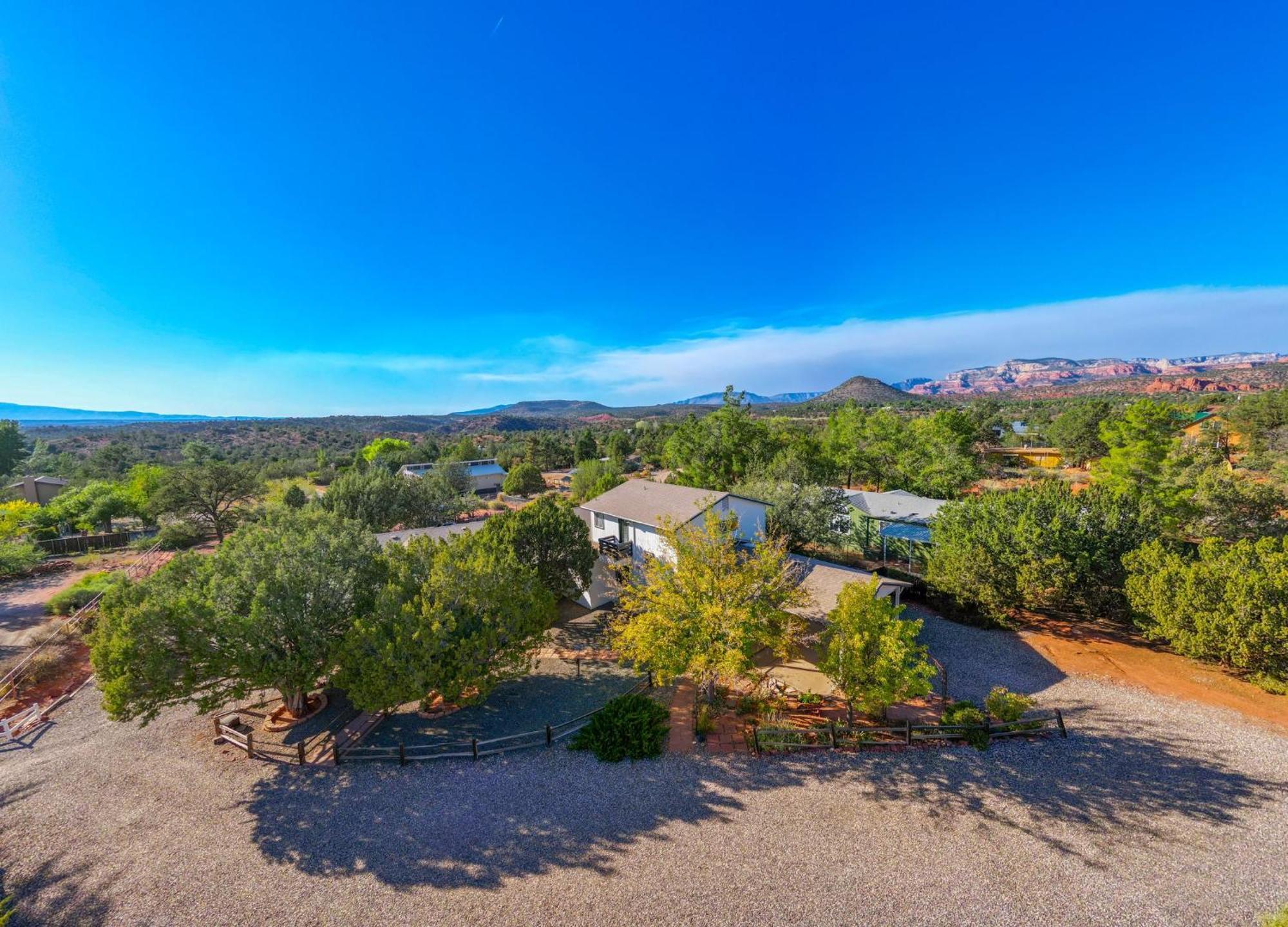 Serene Home- Sleeps 16 - Pet Friendly - Hot Tub - Pool -2 Kitchens! Sedona Exterior photo