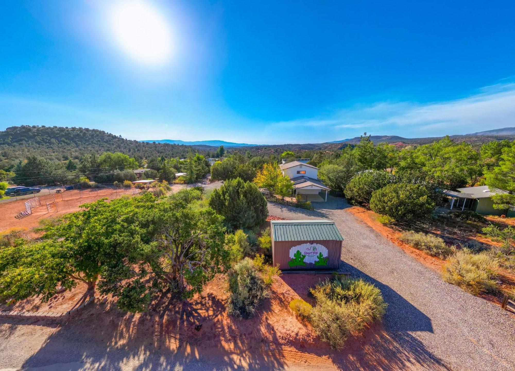 Serene Home- Sleeps 16 - Pet Friendly - Hot Tub - Pool -2 Kitchens! Sedona Exterior photo