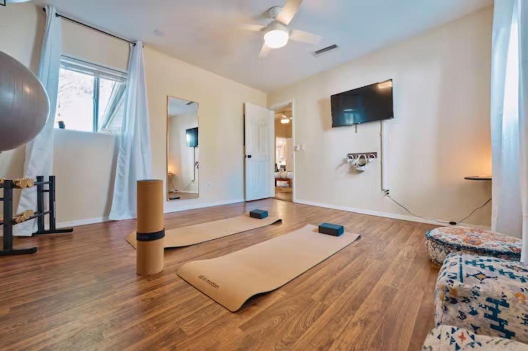 Serene Home- Sleeps 16 - Pet Friendly - Hot Tub - Pool -2 Kitchens! Sedona Exterior photo