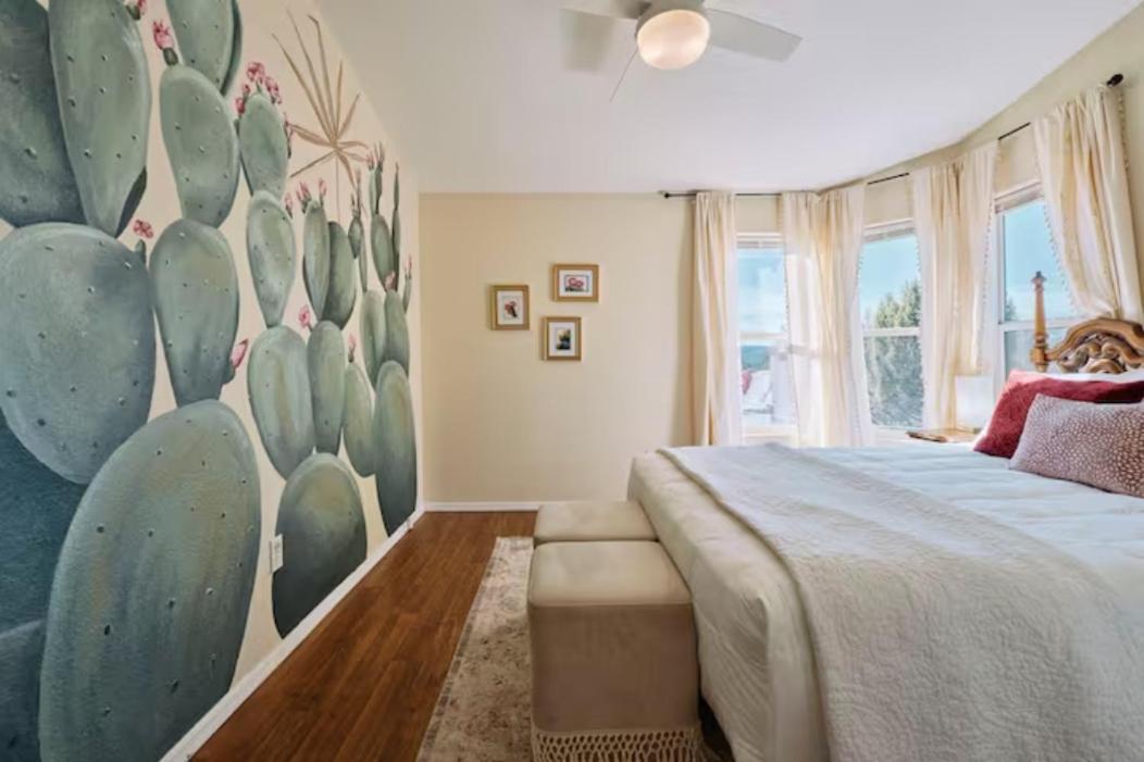 Serene Home- Sleeps 16 - Pet Friendly - Hot Tub - Pool -2 Kitchens! Sedona Exterior photo
